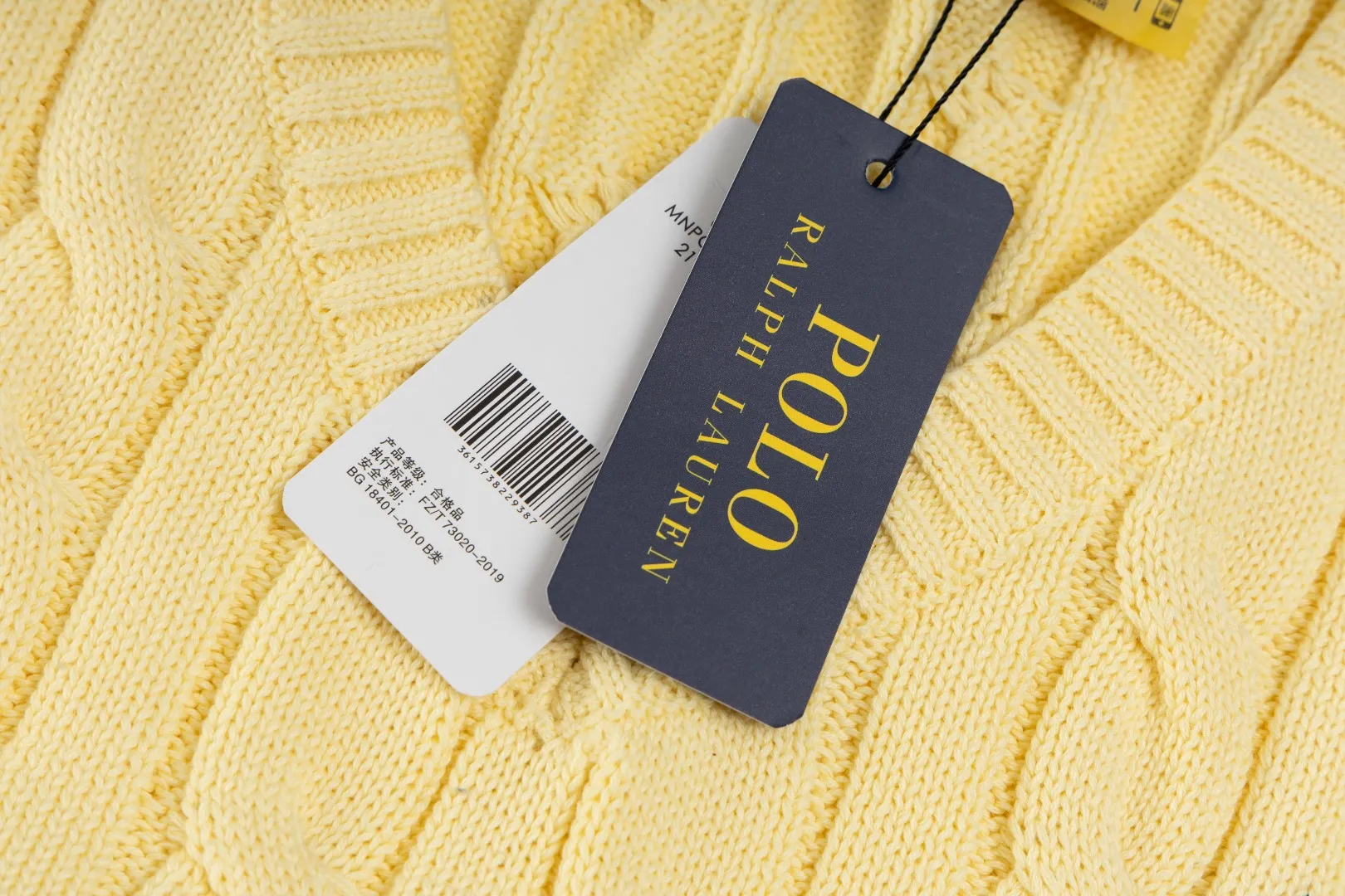 P176 #R82 Ralph Lauren Small Label Cable V Neck Vest Sleeveless Twist Sweater Women's Top Size: XS S M L Color: White Yellow Light Blue Pink Khaki Gray Navy Black Classic Cotton Yarn 100% White Cotton High Quality Classic Style Has Always Been Popular! The workmanship details are very good! Wearing a vest with a shirt is always the standard, with classic brand embroidery on the chest! All major stars have the same style! Best for couples. High quality goods! Xinjiang cotton micro-elastic and smooth fabric has excellent quality. Pure cotton is soft and skin-friendly. Length: 60/61/63/65 Bust: 44/46/49/52 Shoulder width: 36/37.5/39/41